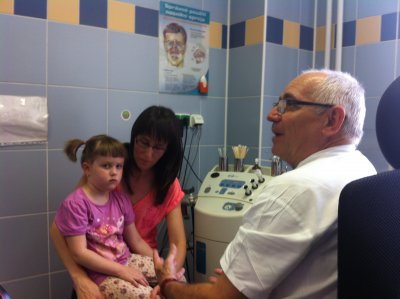 První  oboustranný kochleární u dítěte v ČR