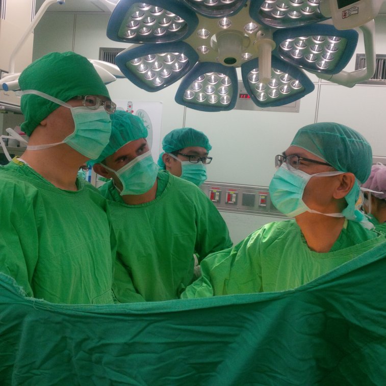 soustředění na operační pole