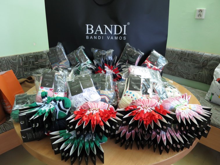 Ponožky Bandi - dar pro Neonatologii